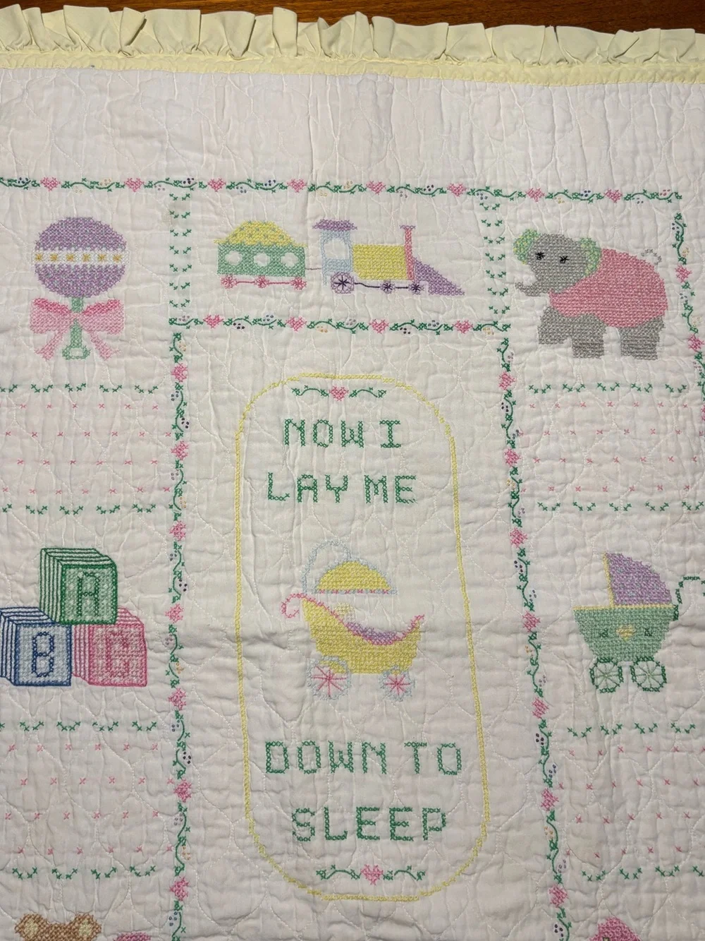 vintage hand-embroidered baby quilt now I lay me down to sleep Yellow Trim 35x40